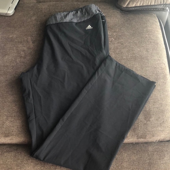 ADIDAS black yoga pants XL - Picture 3 of 3